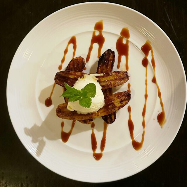 Got a sweet tooth? 
Try our crowd-favorite Caramelized Banana served with your choice of Ice Cream 🍌🍨